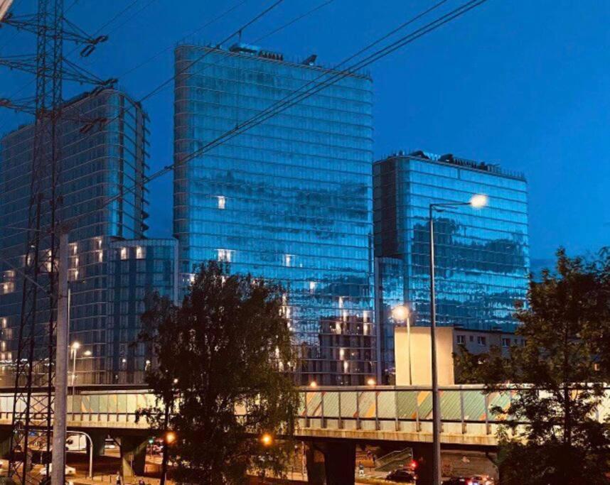 Gustowny Apartament Na Woli Varsavia Esterno foto